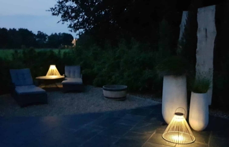Gartenbeleuchtung im dunkeln