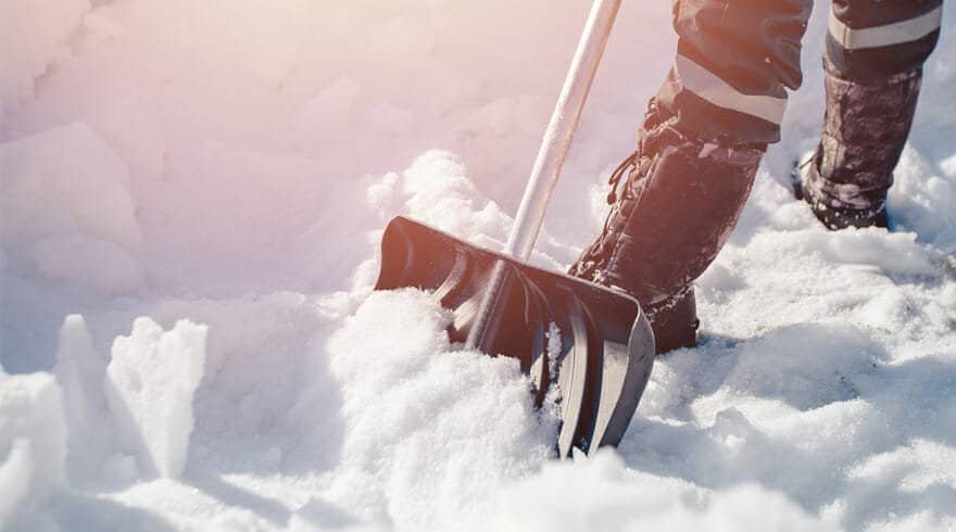 Winterdienst - Schneeschaufeln